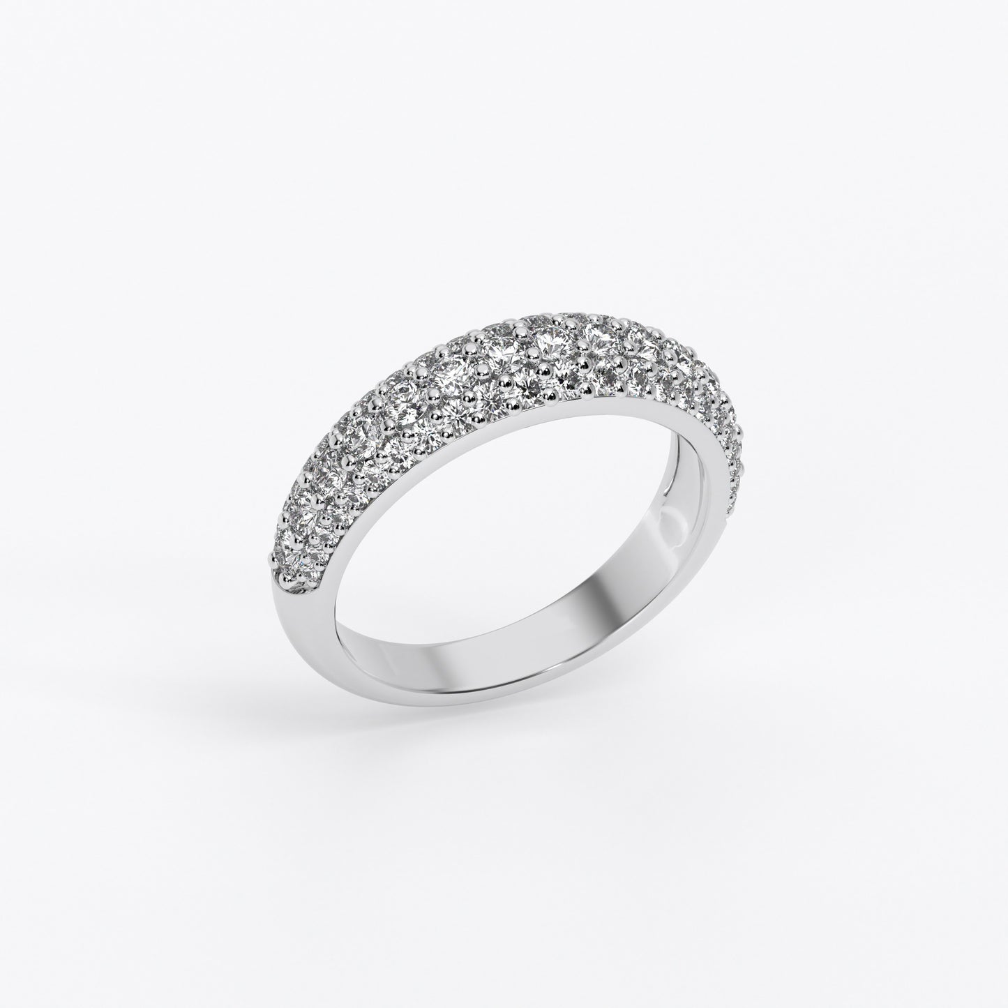 Anillo de eternidad de oro blanco de 18K con diamantes micropavé de tres filas