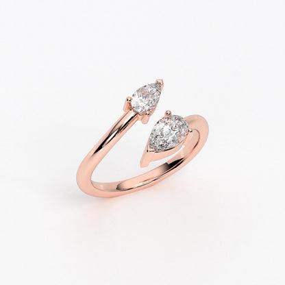 Anillo de oro de 18K con diamantes talla pera