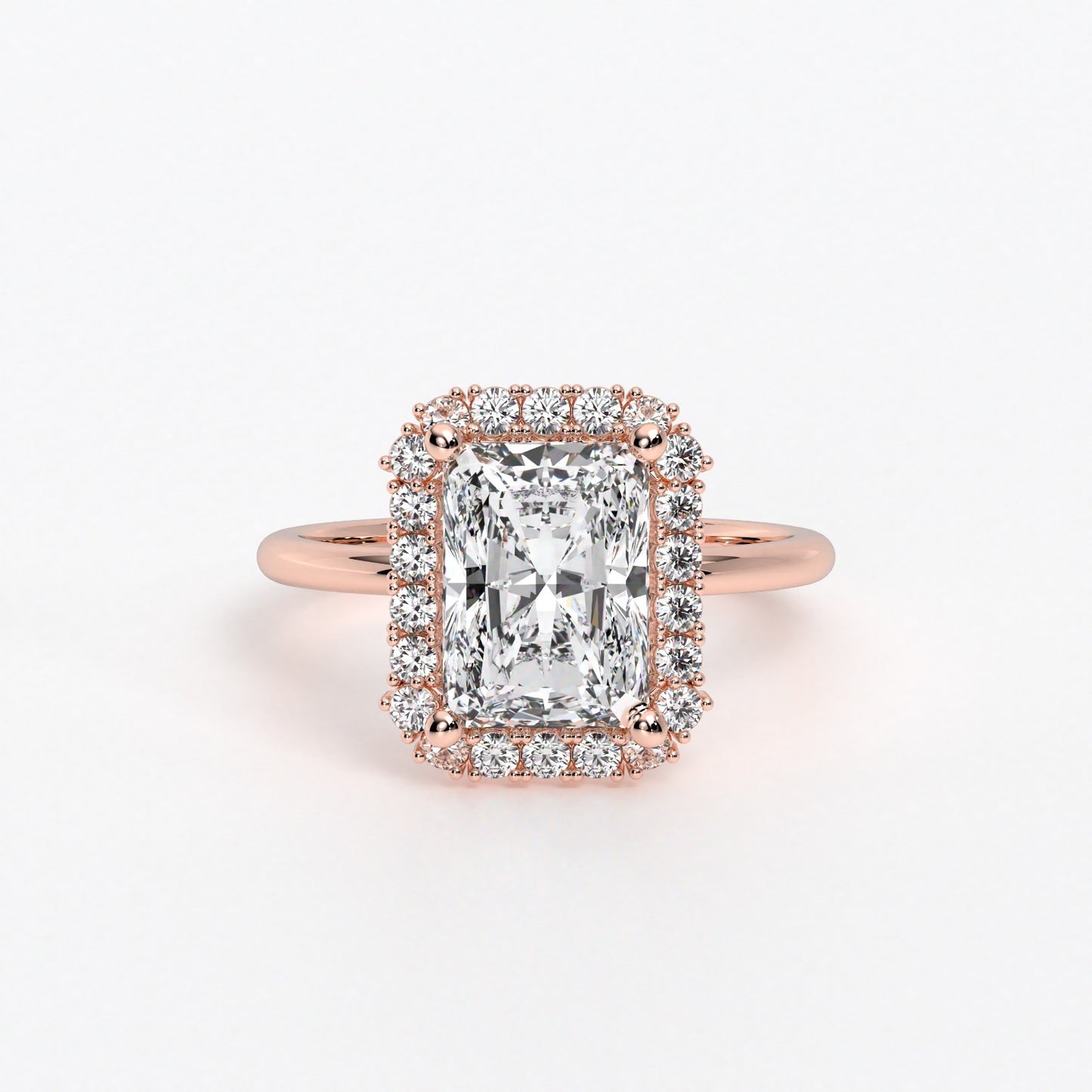 Anillo de oro de 18K con diamante blanco central talla radiant y diamantes blancos laterales