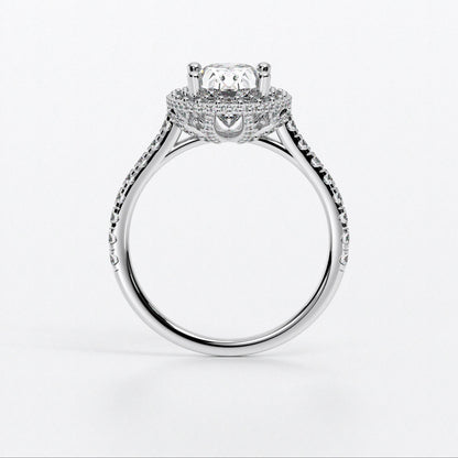 Anillo de oro blanco de 18K con diamante central talla oval rodeado con diamantes engastados en halo y brazo