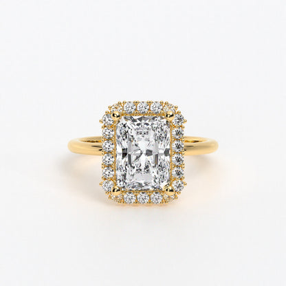 Anillo de oro de 18K con diamante blanco central talla radiant y diamantes blancos laterales