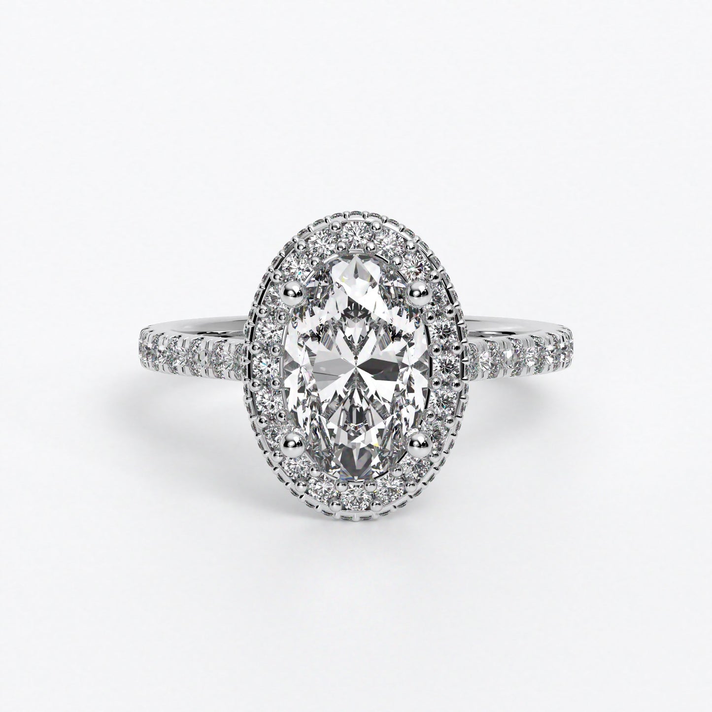 Anillo de oro blanco de 18K con diamante central talla oval rodeado con diamantes engastados en halo y brazo