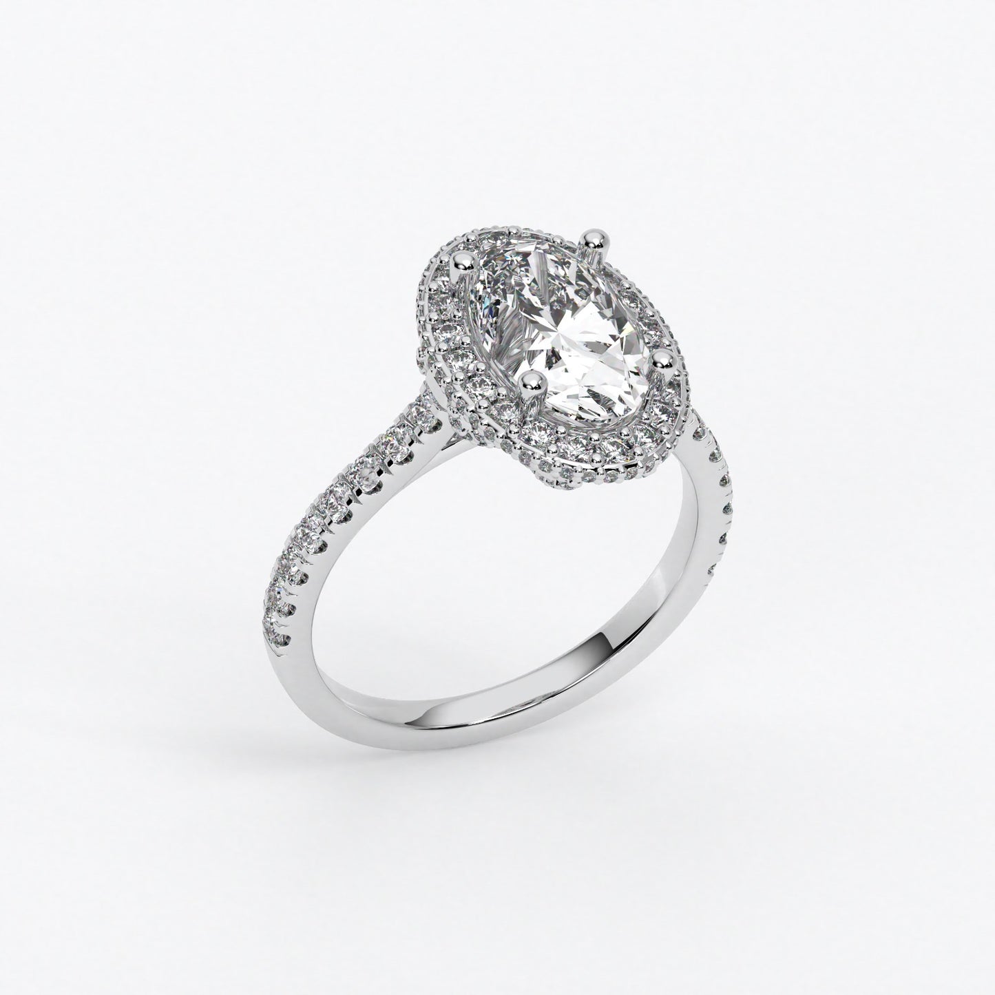 Anillo de oro blanco de 18K con diamante central talla oval rodeado con diamantes engastados en halo y brazo