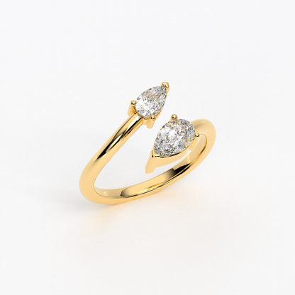 Anillo de oro de 18K con diamantes talla pera