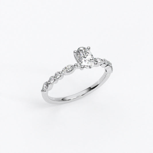 Anillo de oro de 18K con diamante oval central y diamantes laterales talla marquise