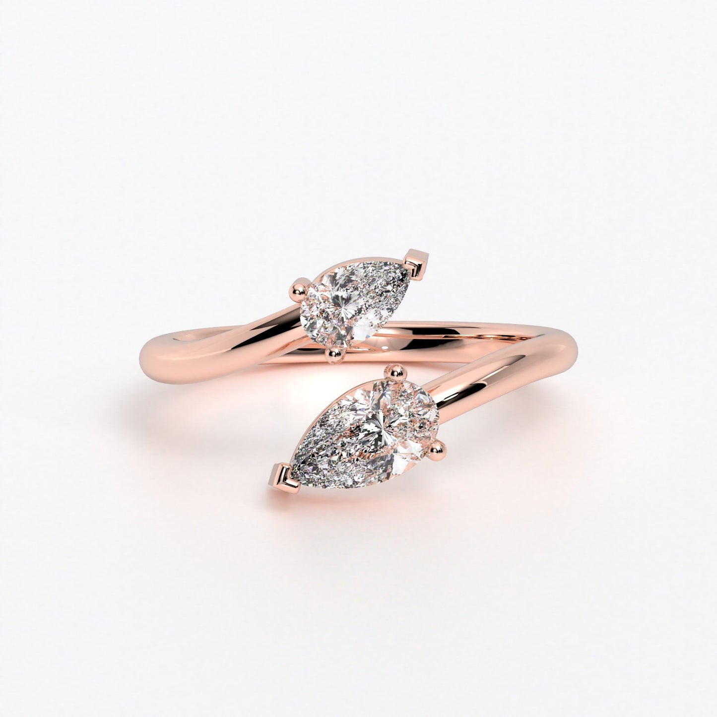 Anillo de oro de 18K con diamantes talla pera