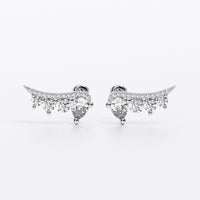Pendiente trepador de oro de 18k con diamantes talla brillante y un diamante talla pera
