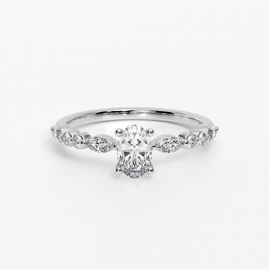 Anillo de oro de 18K con diamante oval central y diamantes laterales talla marquise