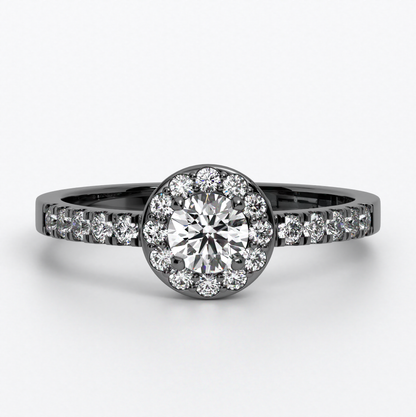 Anillo solitario de oro blanco de 18kt con rosetón central con diamante de 4,5mm y media alianza de 28 diamantes de 1,3 mm (2,57ct en total)