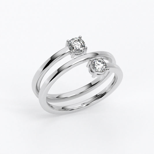 Anillo doble aro en oro blanco de 18 K con dos diamantes talla brillante