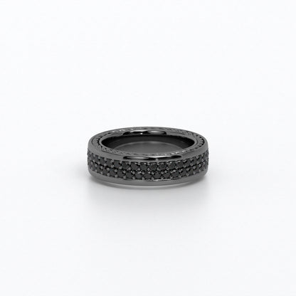 Anillo de oro negro de 18k con 3 cts de diamantes negros