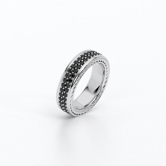 Anillo de oro blanco de 18k con diamantes