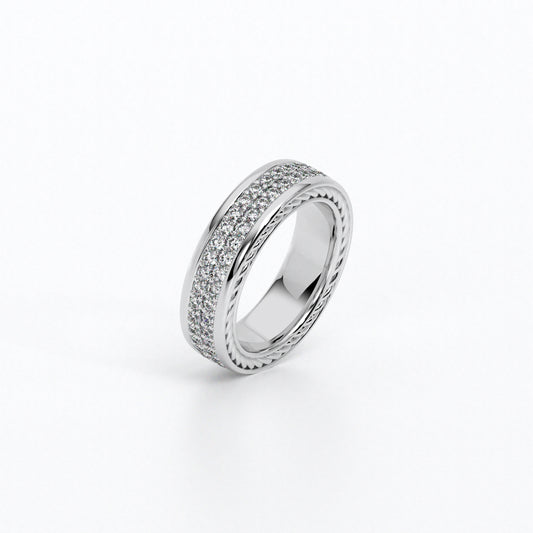 Anillo de oro blanco de 18k con diamantes