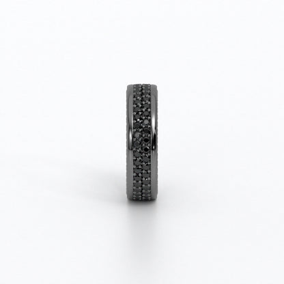 Anillo de oro negro de 18k con 3 cts de diamantes negros