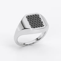 Anillo sello de oro blanco de 18K con diamantes negros en pavé