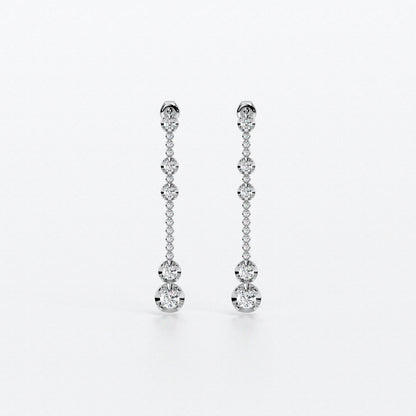 Pendientes largos en oro blanco con diamantes en línea
