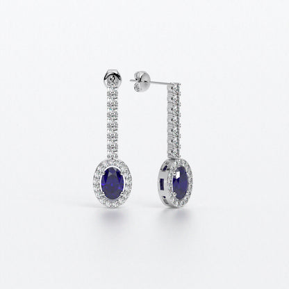 Pendientes largos en oro blanco con zafiros ovales con halo de diamantes y línea superior de diamantes
