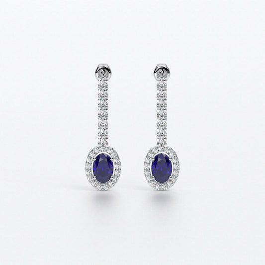Pendientes largos en oro blanco con zafiros ovales con halo de diamantes y línea superior de diamantes