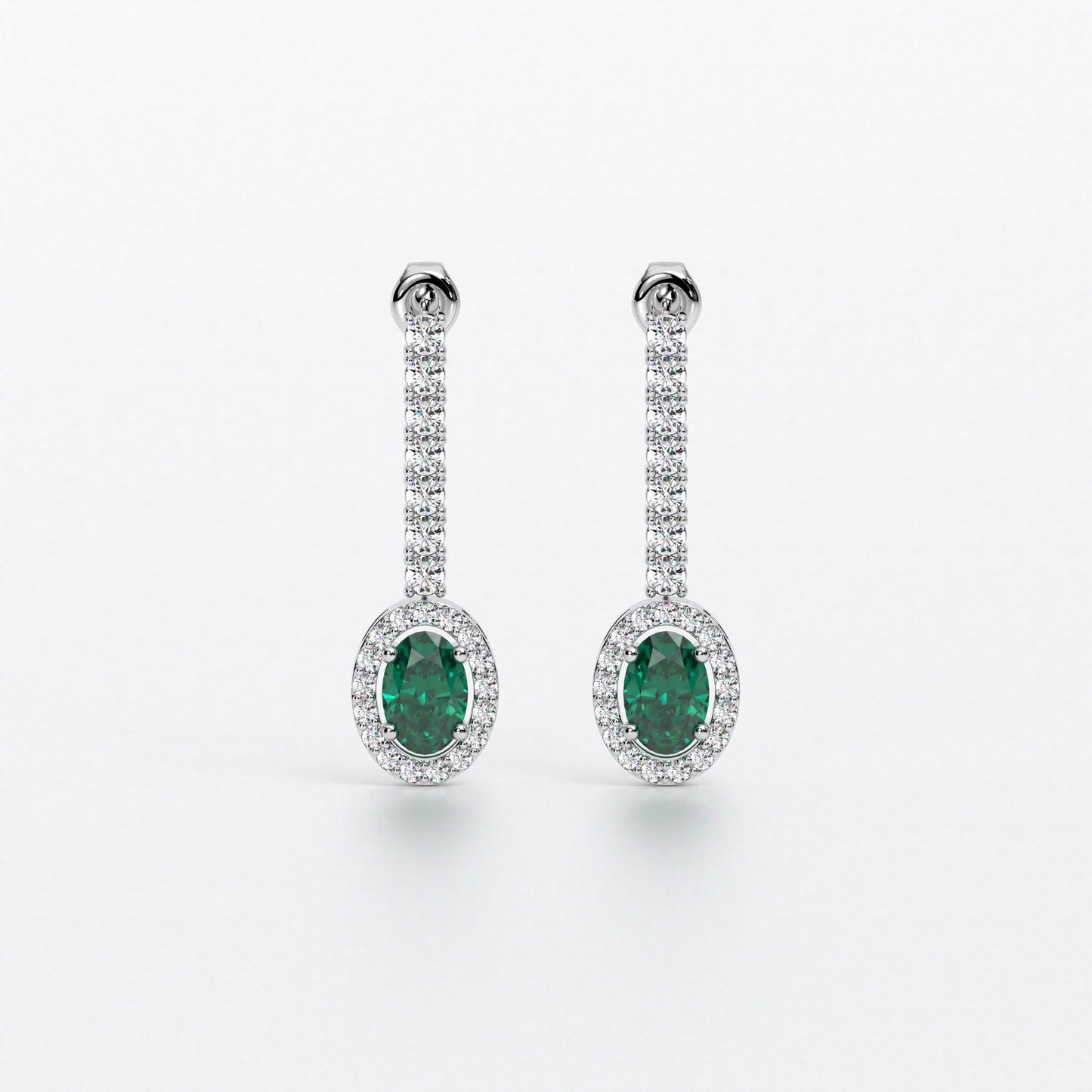 Pendientes largos en oro blanco con zafiros ovales con halo de diamantes y línea superior de diamantes