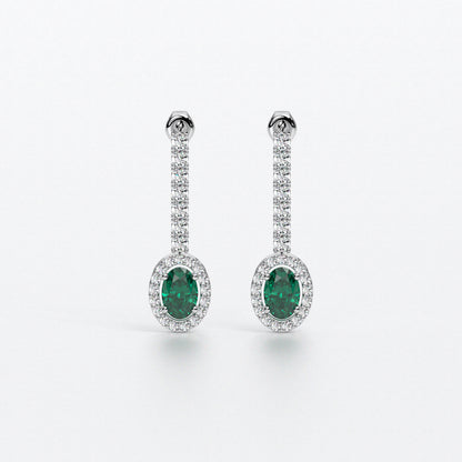 Pendientes largos en oro blanco con zafiros ovales con halo de diamantes y línea superior de diamantes