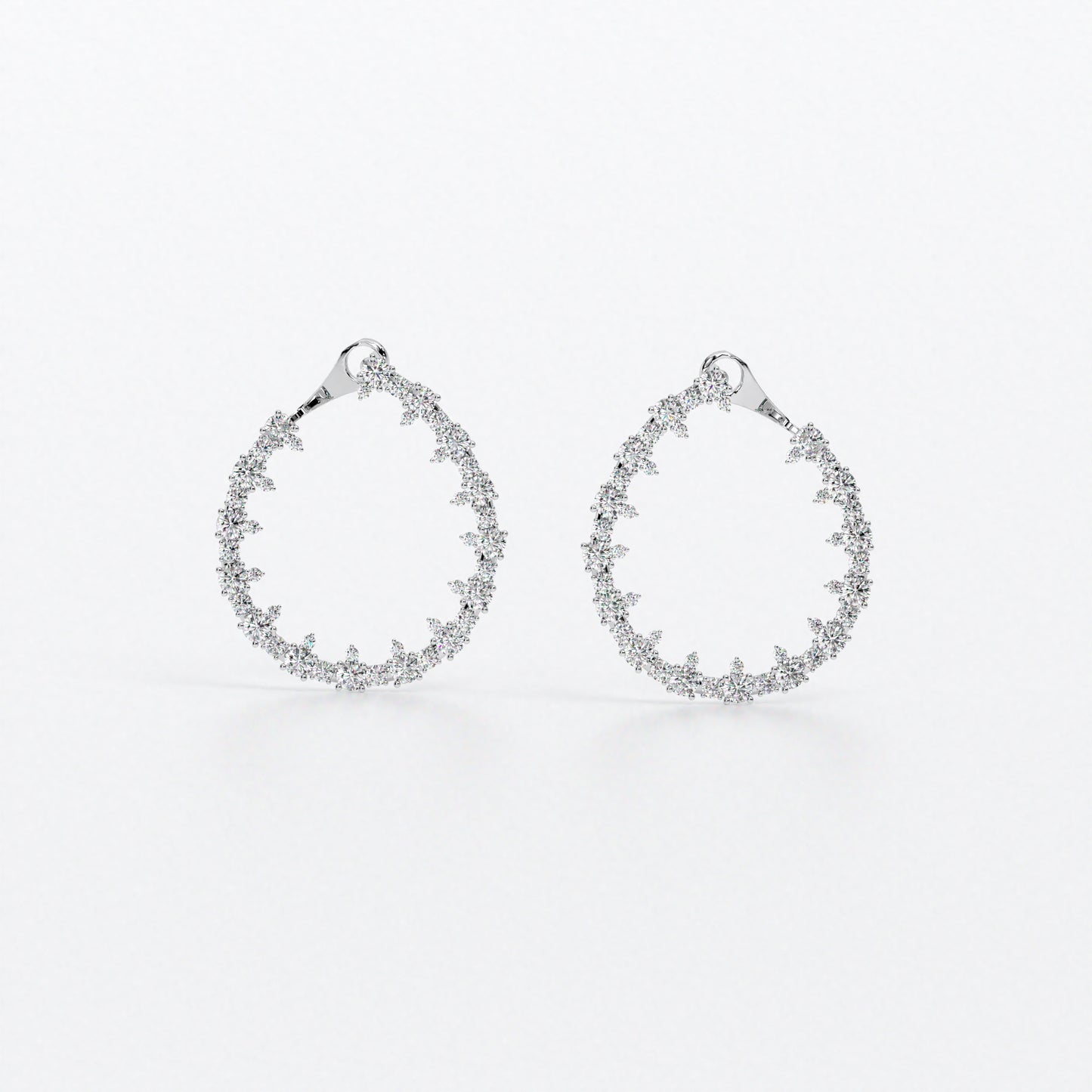 Pendientes en forma de pera con diamantes talla brillante