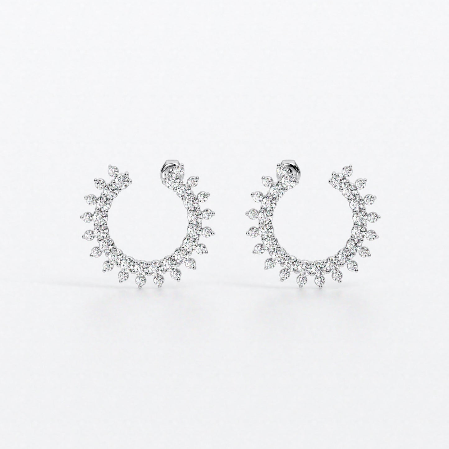 Pendientes con diseño circular de diamantes de oro blanco de 18K
