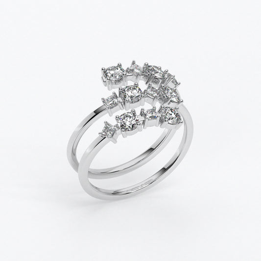 Anillo con diamantes talla brillante y princesa en tres líneas