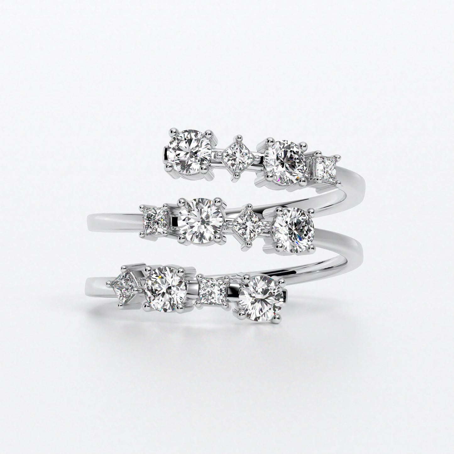 Anillo con diamantes talla brillante y princesa en tres líneas