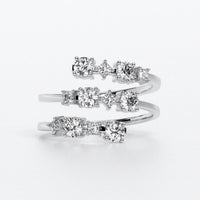 Anillo con diamantes talla brillante y princesa en tres líneas