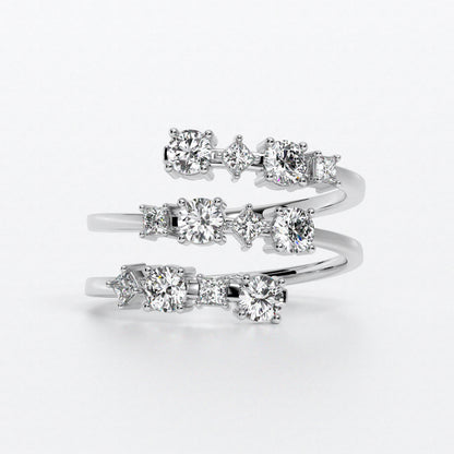 Anillo con diamantes talla brillante y princesa en tres líneas