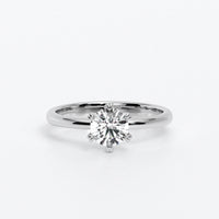 Solitario de oro blanco 18k con un diamante en talla brillante central de 0,4 con seis grapas