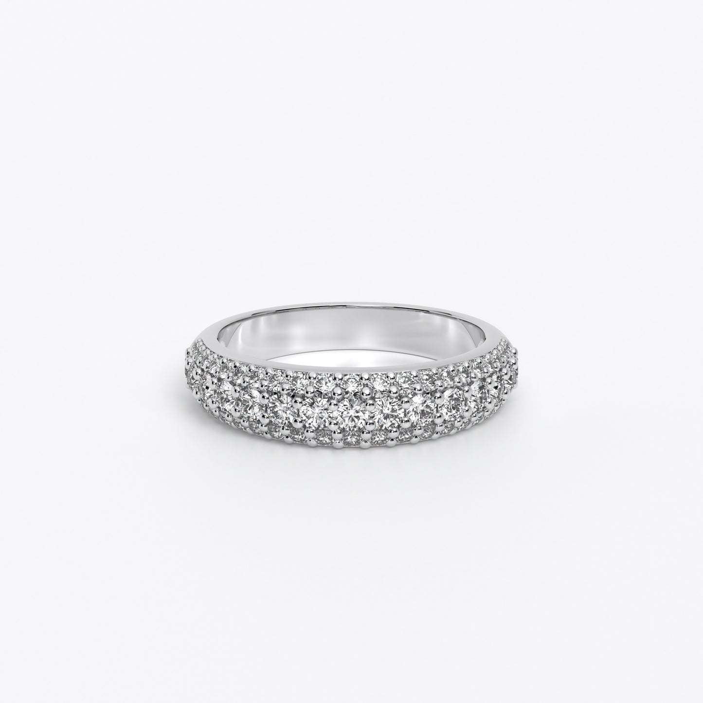 Anillo de eternidad de oro blanco de 18K con diamantes micropavé de tres filas