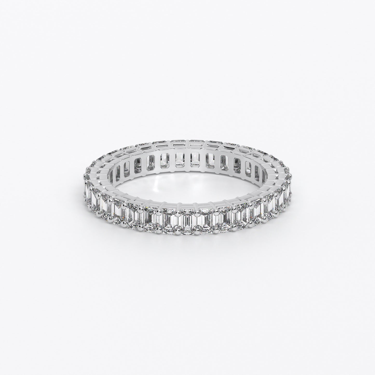 Anillo Alianza con diamantes talla esmeralda