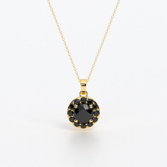 Colgante de oro de 18k con diamante negro central en talla brillante, rodeada por un halo de diamantes negros, con un total de 1,1cts