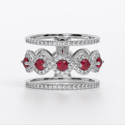 Anillo en oro blanco 18K con rubíes centrales engastados y halos de diamantes